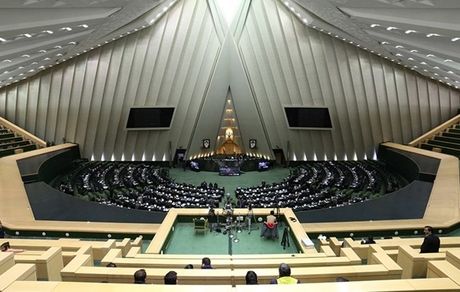 ظریف یکشنبه به مجلس گزارش می‌دهد/ سه‌شنبه فقط کمیسیون‌ها تشکیل می‌شود