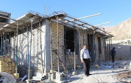 روستاییان یک روز دیگر برای وام مسکن صبر کنند