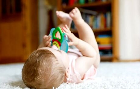 بررسی روند تکامل حواس پنجگانه در نوزادان و راهکارهای تقویت آن