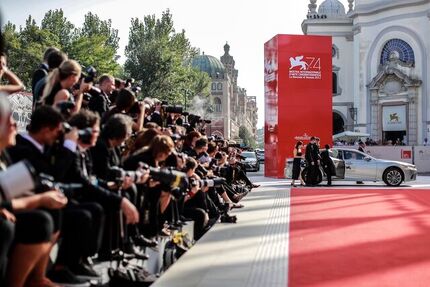 
فرش قرمز جشنواره «ونیز» برای استقبال از سینما
