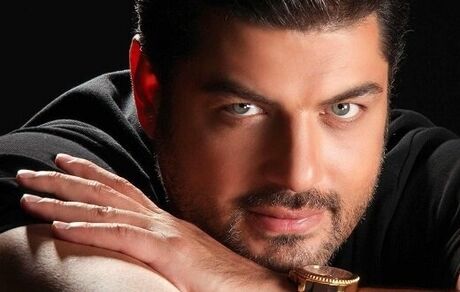 سام درخشانی، هم‌بازی باران کوثری شد
