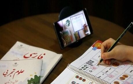 اهدای ۱۲۰ هزار تبلت و موبایل به دانش‌آموزان نیازمند