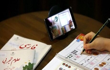 اهدای ۱۲۰ هزار تبلت و موبایل به دانش‌آموزان نیازمند