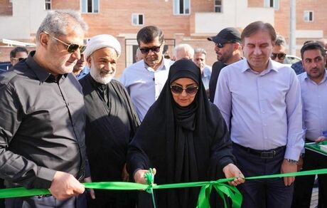در سفر وزیر راه و شهرسازی به استان بوشهر کلید ۳۴۰ واحد نهضت ملی در برازجان تحویل شد
