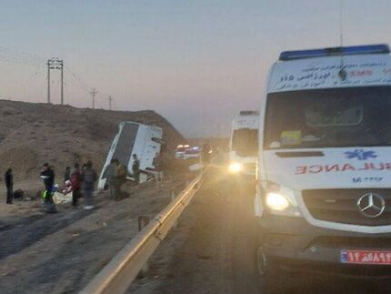 ۲۶ مصدوم براثر واژگونی اتوبوس در بزرگراه نیشابور مشهد