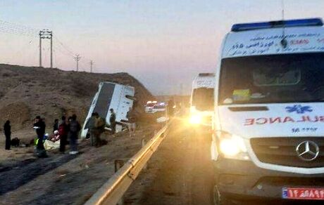۲۶ مصدوم براثر واژگونی اتوبوس در بزرگراه نیشابور مشهد