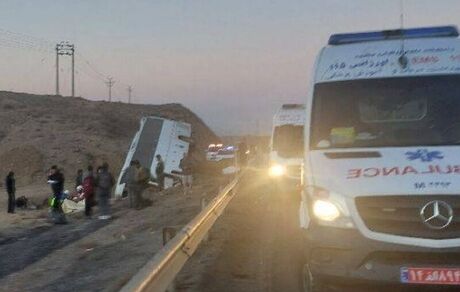 ۲۶ مصدوم براثر واژگونی اتوبوس در بزرگراه نیشابور مشهد