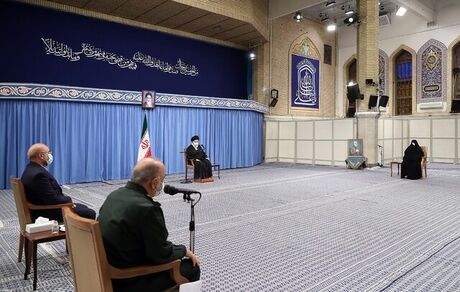 رهبر انقلاب: در رفع تحریم‌ها یک ساعت هم نباید تاخیر کنیم 