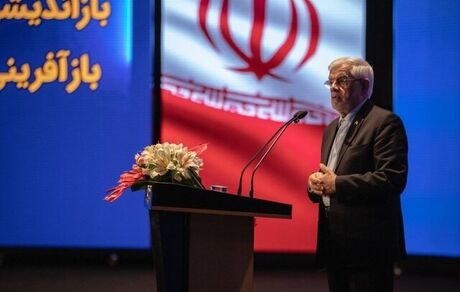 عارف: اهمیت بیمه از بانک و بازار سرمایه کمتر نیست / ما در یک منطقه جنگی قرار داریم