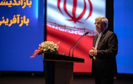 عارف: اهمیت بیمه از بانک و بازار سرمایه کمتر نیست / ما در یک منطقه جنگی قرار داریم