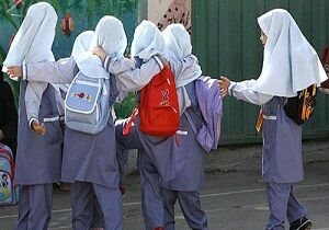 شرط واکسیناسیون والدین برای حضور دانش آموز در مدرسه، تخلف است