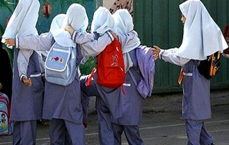 شرط واکسیناسیون والدین برای حضور دانش آموز در مدرسه، تخلف است