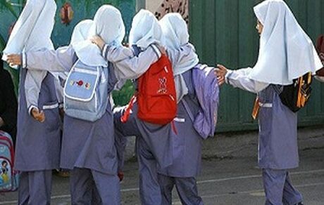 شرط واکسیناسیون والدین برای حضور دانش آموز در مدرسه، تخلف است