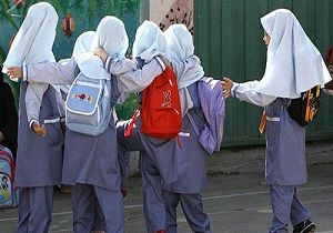شرط واکسیناسیون والدین برای حضور دانش آموز در مدرسه، تخلف است