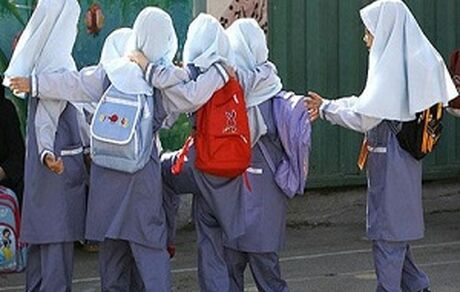 شرط واکسیناسیون والدین برای حضور دانش آموز در مدرسه، تخلف است