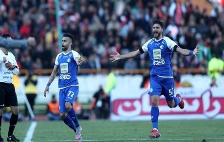 مدافع استقلال به یک قدمی پرسپولیس رسید