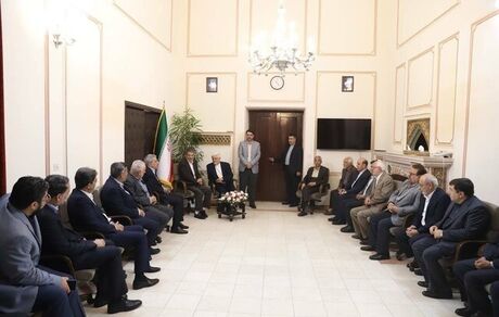 عارف: مذاکرات غیرمستقیم جمهوری اسلامی ایران و آمریکا در یک مسیر منطقی انجام می‌شود