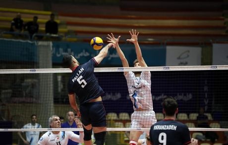 فولاد سیرجان با گذشت از پیکان به فینال لیگ برتر والیبال نزدیک شد