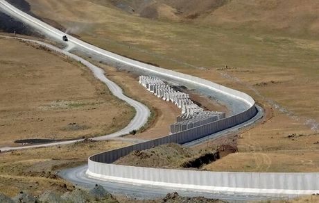 ۱۰ کیلومتر از دیوار مرزی ایران و افغانستان ساخته شده است