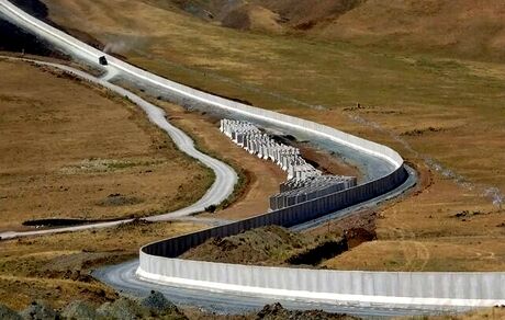 ۱۰ کیلومتر از دیوار مرزی ایران و افغانستان ساخته شده است