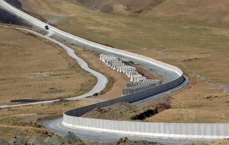 ۱۰ کیلومتر از دیوار مرزی ایران و افغانستان ساخته شده است
