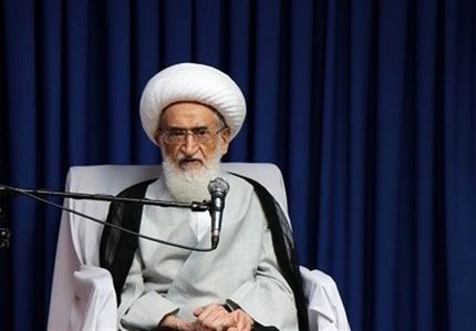 نوری همدانی: انداختن تمام مشکلات به گردن تحریم امری خلاف واقع است 