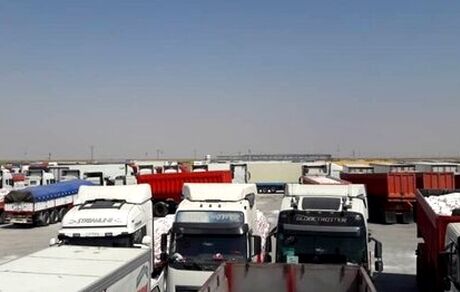 بسته شدن مرز مهران به دلیل شیوع کرونا ۱۰۰۰ کامیون را سرگردان کرد