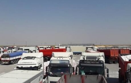 بسته شدن مرز مهران به دلیل شیوع کرونا ۱۰۰۰ کامیون را سرگردان کرد