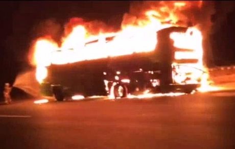 آتش گرفتن اتوبوس دردالکی دشتستان / حادثه تلفات جانی نداشت