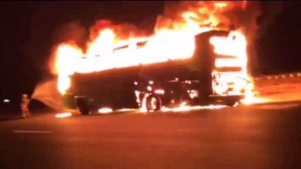 آتش گرفتن اتوبوس دردالکی دشتستان / حادثه تلفات جانی نداشت
