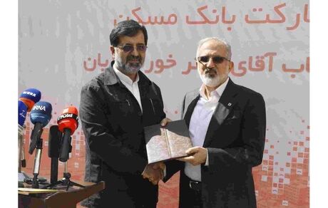 قدردانی استاندار قم از علی خورسندیان / اکبر بهنام جو: رتبه نخست استان قم در احداث مسکن، حاصل همراهی بی‌بدیل بانک مسکن است
