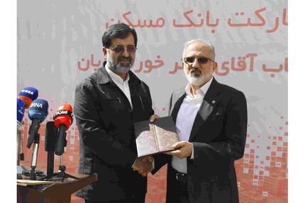 قدردانی استاندار قم از علی خورسندیان / اکبر بهنام جو: رتبه نخست استان قم در احداث مسکن، حاصل همراهی بی‌بدیل بانک مسکن است
