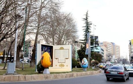 آغاز نصب المان‌های نوروزی در تهران در استقبال از بهار ۱۴۰۴ 
