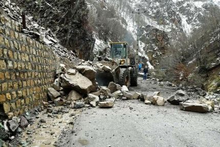 ریزش سنگ در آزادراه تهران-شمال و کرج-چالوس