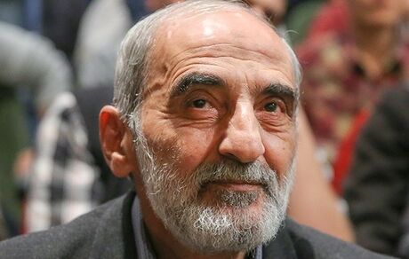 حسین شریعتمداری: پوزه آمریکا را پاک نکنید!