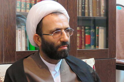 
سلیمی: ظریف سخنانش را اصلاح کند
