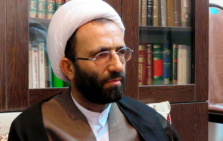 
سلیمی: ظریف سخنانش را اصلاح کند

