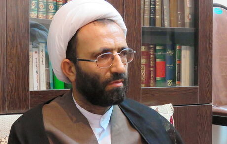 
سلیمی: ظریف سخنانش را اصلاح کند
