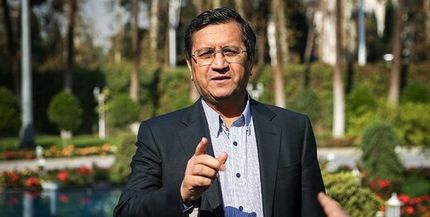 همتی: سهام بورسی و سهام عدالت وثیقه تسهیلات کارت اعتباری می‌شود