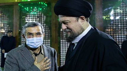 احمدی‌نژاد با صورت کبود ظاهر شد