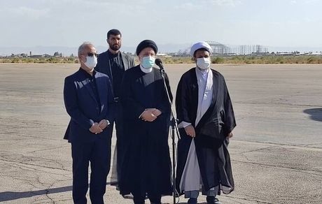 رییس جمهور در بدو ورود به کرمان: دولت مصمم به رفع فقر و محرومیت از استان کرمان است