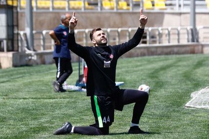 مطالبات دروازه بان پرسپولیس پرداخت شد
