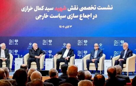 ظریف: میانه‌روی همیشه بر سیاست‌ها و رفتار شهید خرازی حاکم بود
