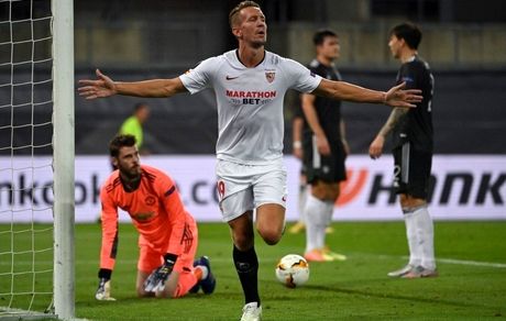 سویا منچستریونایتد را کنار زد و فینالیست شد