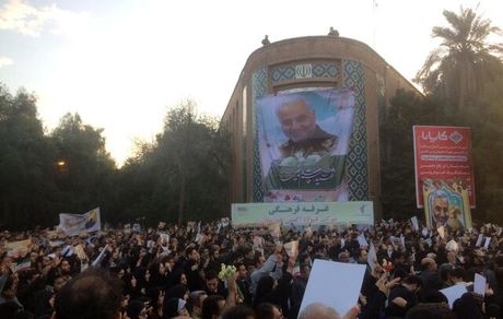 پیکر سردار شهید سلیمانی به سمت فرودگاه اهواز در حال حرکت است