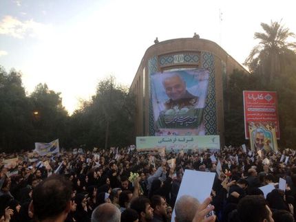 پیکر سردار شهید سلیمانی به سمت فرودگاه اهواز در حال حرکت است