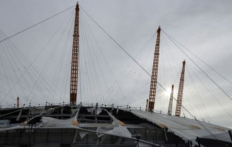 طوفان هزاران نفر را در اروپا بدون برق گذاشت