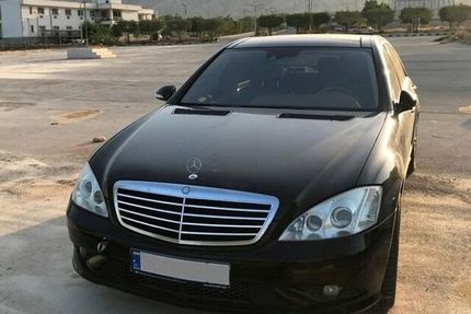 کشف یک دستگاه مرسدس بنز قاچاق در بندرعباس