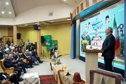 تصور اینکه هر چه یک گروه می‌گوید درست است و حرف دیگران نباید شنیده شود، جهل مطلق است