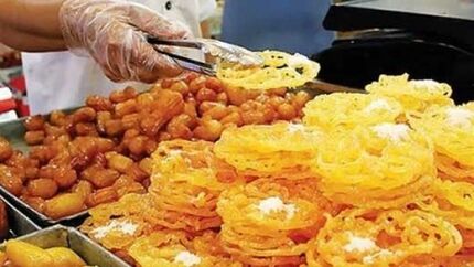 کاهش ۵۰ درصدی فروش زولبیا و بامیه